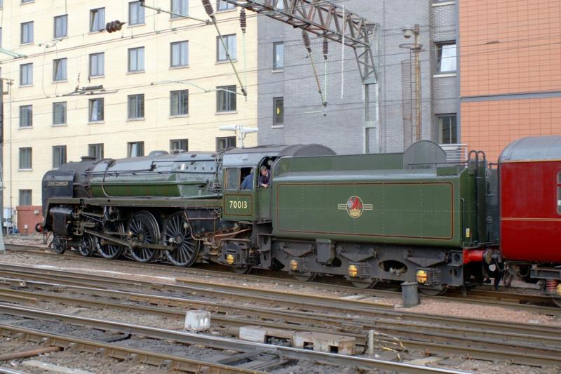 70013: Another view of 70013 Oliver Cromwell entering Platform 1 at Glasgow Central on the 9th April Photo of 70013