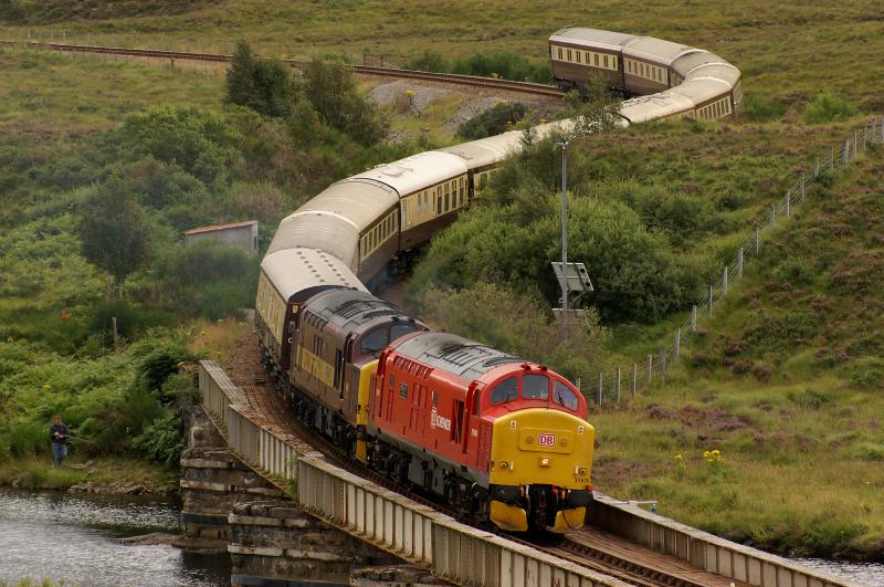 Northern Belle: 37670 leads 37401 over Achanalt viaduct with the VSOE Northern Belle on route to Kyle on the 09th Aug 2009 Photo of Northern Belle