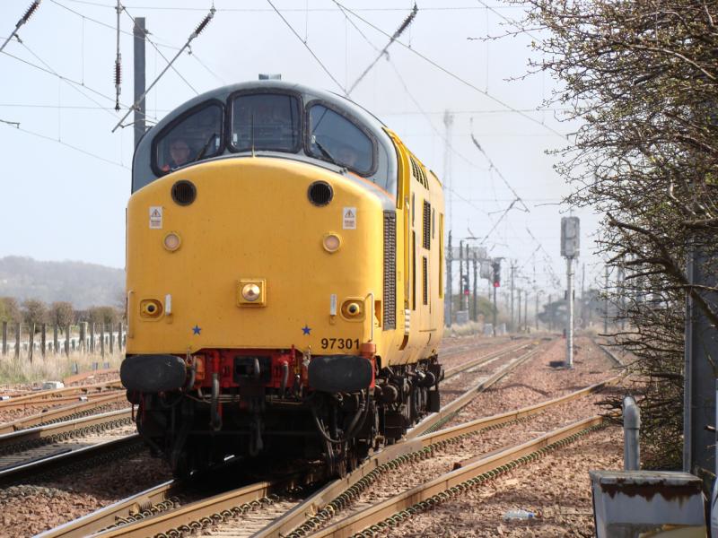 97301_0Z97_Drem: 97301 passing Drem station going back south to Slateford Jn after being in the loop for 10 minutes. Photo of 97301_0Z97_Drem