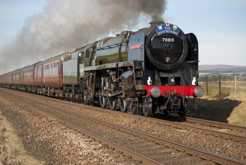 Oliver Cromwell en route to Perth: Cromwell still in full flight a few yards down the line from my other picture near Blackford. Can't decide which I like best. Any thoughts ? Photo of Oliver Cromwell en route to Perth