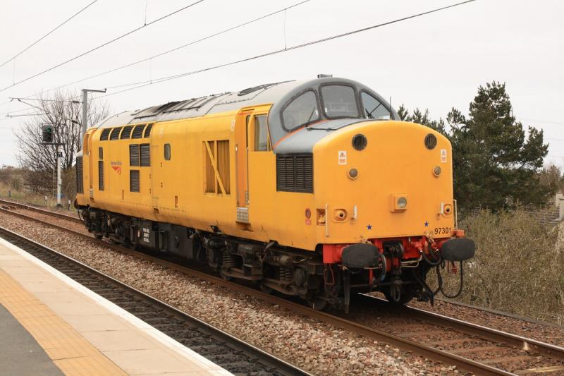 97301 : 97301 waiting at Newcraighall on the southbound line on 0Z97 Millerhill to Craigentinny via Slateford running early at 14.20. Photo of 97301