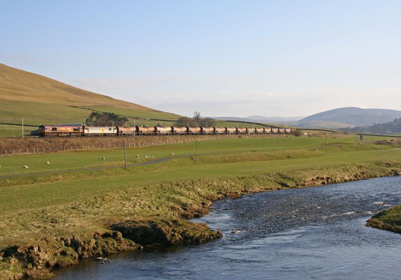 66136 92005 6S94:
66136 tops 92005 on 16 silver bullets on 6S94 to Irvine past Wandel Photo of 66136 92005 6S94