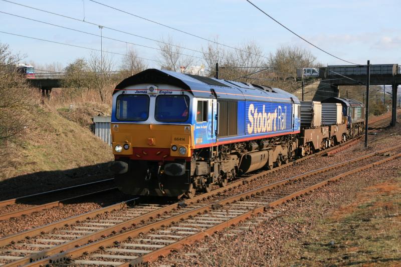 James the Flask: 66414 topn tail with 66417 on 6M50 15.07 Torness to Carlisle leaving Millerhill on 15/04/2010, full sun again pet cloud left at home. Photo of James the Flask