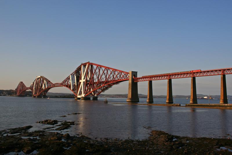 67018 2G13:
67018 at South Queensferry on 2G13 1708 Edinburgh to Edinburgh Photo of 67018 2G13