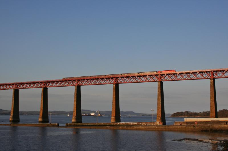 67018 2G13:
67018 at South Queensferry on 2G13 1708 Edinburgh to Edinburgh Photo of 67018 2G13