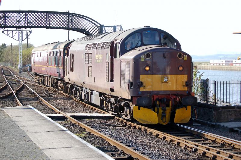 37706: 37706 Arriving at Bo'ness with single coach.
16/4/10 @ 16:53 Photo of 37706