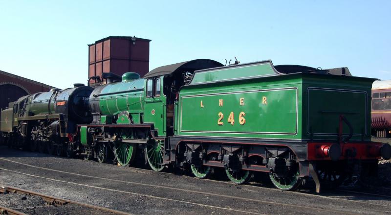 Cromwell and Morayshire: Oliver Cromwell and Morayshire stabled at Bo'ness Friday 16/4/10 @ 16:15. Photo of Cromwell and Morayshire