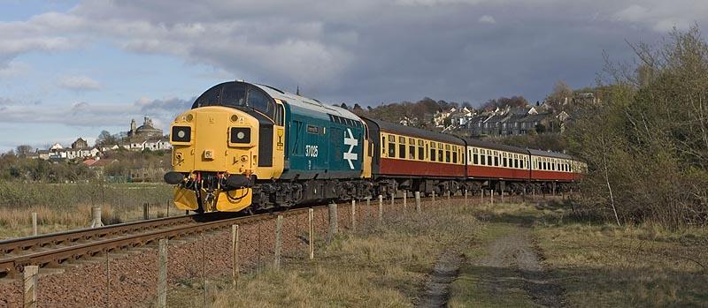 Photo of 37025 on Bo'ness Foreshore