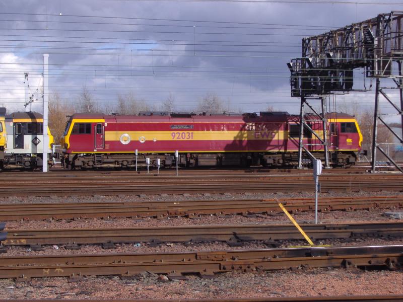 92031 stabled at Mossend Yard: 92031 stabled at Mossend Yard (04.04.10) Photo of 92031 stabled at Mossend Yard