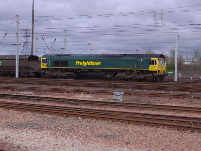 66514 stabled at Mossend Yard: 66514 stabled at Mossend Yard (18.04.10) Photo of 66514 stabled at Mossend Yard
