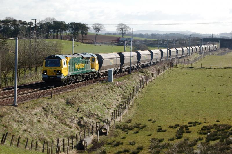 70005 : 70005 With loaded coal and working hard away from Ravenstruther 20/4/10 Photo of 70005
