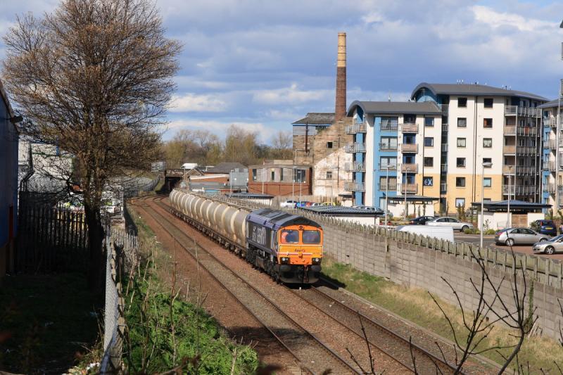Derby County on 6S44: 66729 0n 6S44 North Blyth to Fort William approaching Peffermill Road passing the last remaining Brewery chimney at Craigmillar on 21/04/2010 Photo of Derby County on 6S44