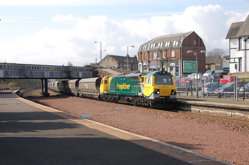70005 Thunders through Larbert: 70005 thunders through Larbert in full sun @10:38 on 6G05 Photo of 70005 Thunders through Larbert