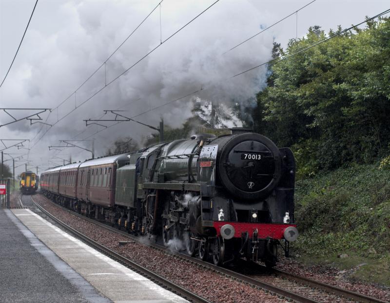 70013 approacjng Kirknewton station: The Photo of 70013 approacjng Kirknewton station