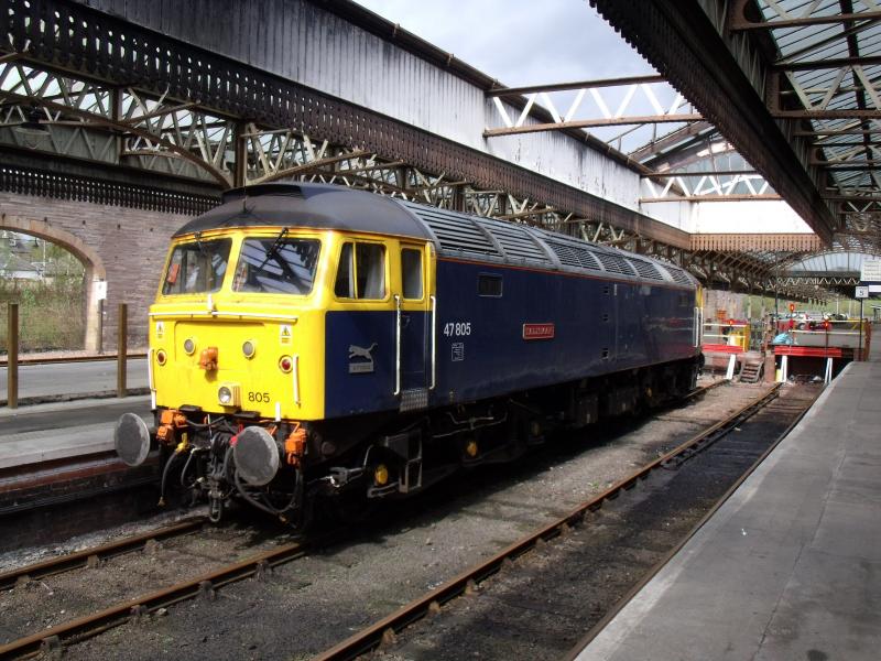 47805 : 47805 sits at Perth on Day 3 of the Inverness/Aberdeen HML route learners 28/04/10 Photo of 47805