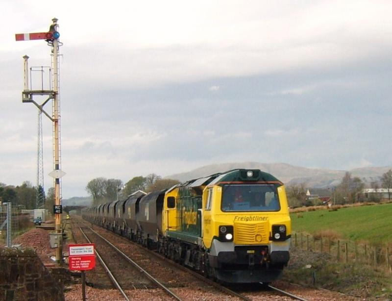 4M32 28th April 2010: 70004 on coal from Killoch runs south through Kirkconnel en route to Drax? Photo of 4M32 28th April 2010