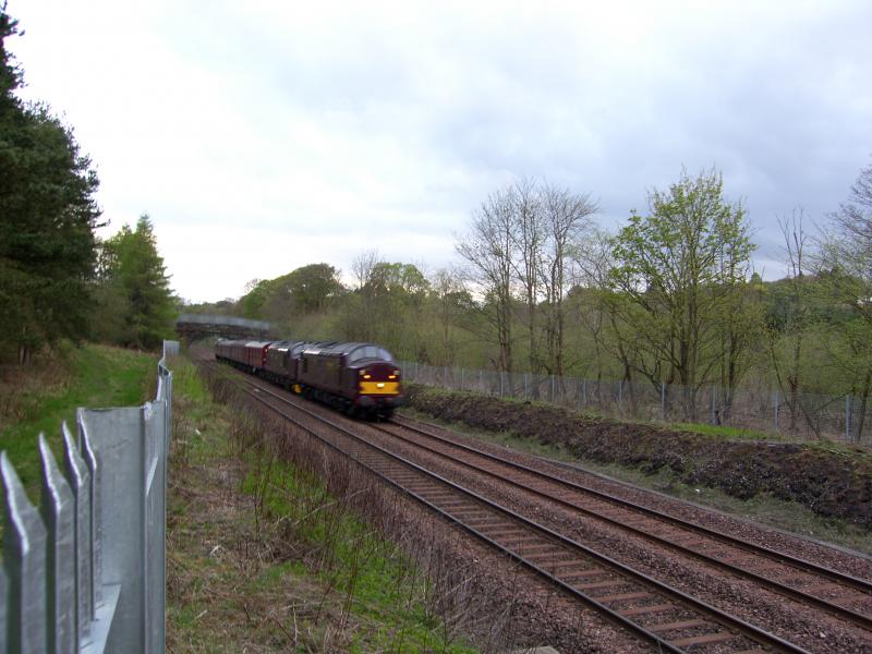 37676 and 516 : Through Cumbernauld Glen, at 2013, 29th April 2010 Photo of 37676 and 516