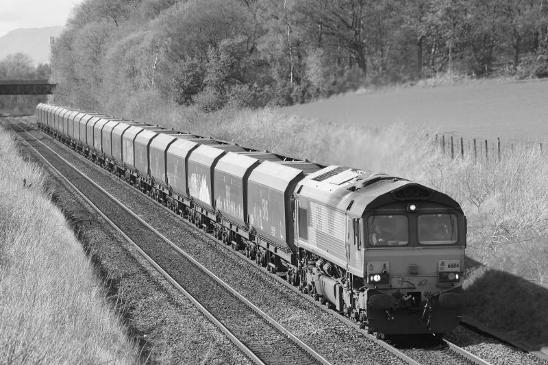 66 at Cowie: A Class 66 hauled coal train (empty), 4J08, passes Cowie, outside of Stirling on 30th April 2010. Photo of 66 at Cowie