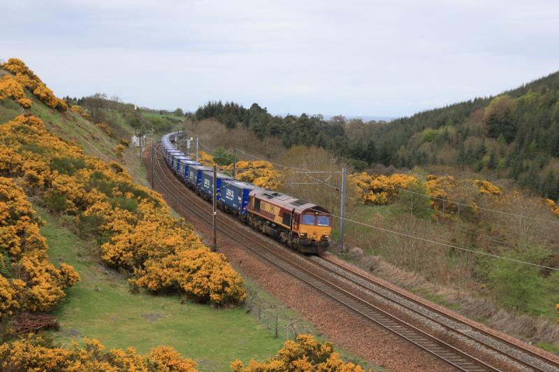 4M48: 66108 on the diverted 4M48 Mossend to Rugby approaching Penmanshiel on 02/05/2010 Photo of 4M48