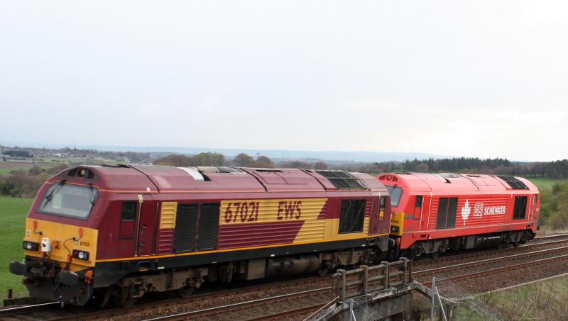 67018+67021: 67018 & 67021 Running light passed Shotts west bound Sunday 2/5/2010 18:26
cheers for the text J. Photo of 67018+67021
