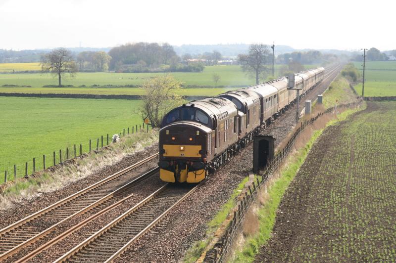 1Z37: 37676 + 37516 on 1Z37 06.45 Newcastle to Oban approaching Park Farm Linlithgow on 03/05/2010 Photo of 1Z37
