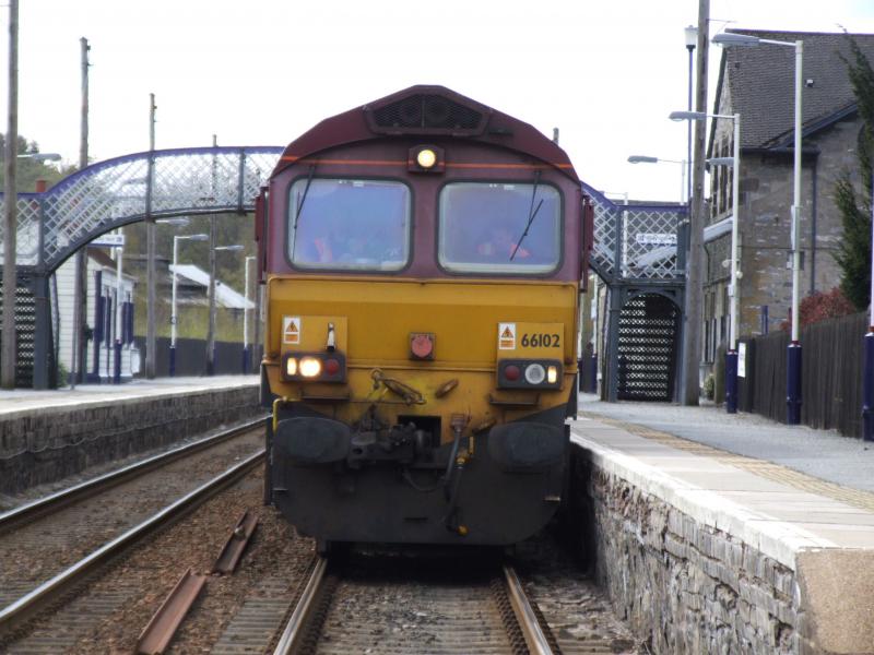 4D47: 66 102 waiting at Blair Atholl - from the Level Crossing : 3/5/2010 (kenhammond.fotopic.net) Photo of 4D47