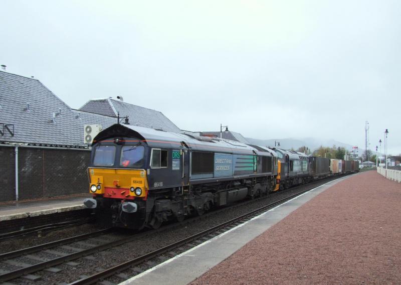 4Z50: 66 418 hauls 37 218 and the usual four containers through a dreich Aviemore : 6/5/2010 (kenhammond.fotopic.net) Photo of 4Z50