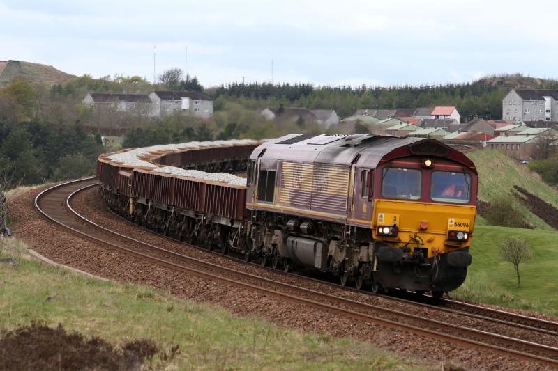 66096 - 6K06: 6K06 - 66096 Mossend - Carstairs 9/5/10 Leaving Fauldhouse. Photo of 66096 - 6K06