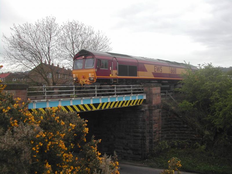 66111: 66111 on 6K16 Mossend to Dalmeny between Carmuirs West and East boxes. Taken on 9th May 2010. Photo of 66111