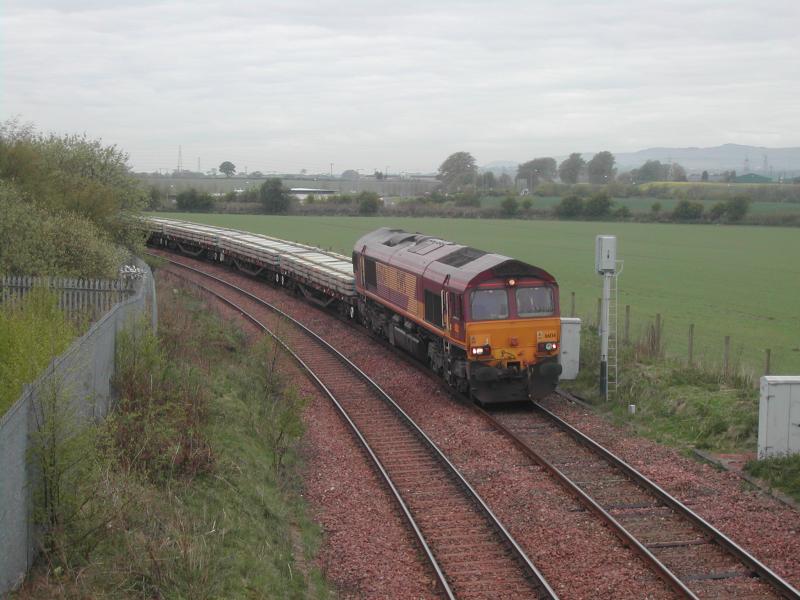 66134: 66134 working 6K17 Mossend to Dalmeny. Taken approaching Carmuirs East signalbox on 9th May 2010. Photo of 66134
