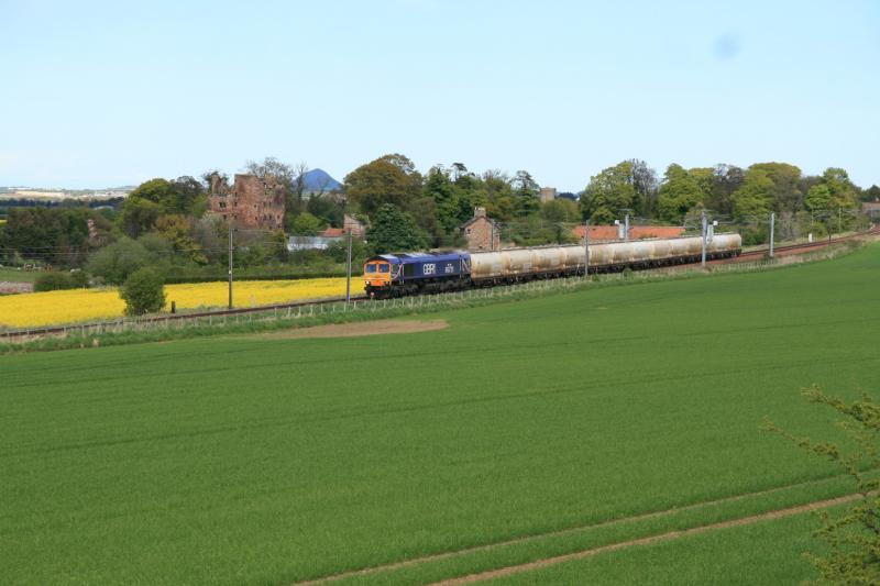 66729 on 6S44: 66729 passes Redhouse near Longniddry on 6S44 North Blyth to Fort William on 11/05/2010 Photo of 66729 on 6S44