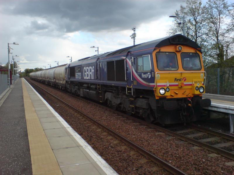 66723 passes through Gartcosh Station on the 6S44: 66723 passes through Gartcosh Station on the 6S44 North Blyth to Ft.William. (12.05.10) Photo of 66723 passes through Gartcosh Station on the 6S44