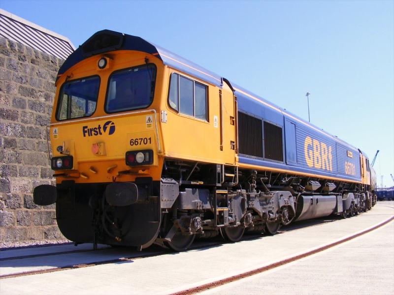 66701: 66701 stands in Aberdeen Waterloo having arrived with 0A32 from Aberdeen station on Wednesday 12/05/10. It will then work 6E59 the following day to Doncaster. Photo of 66701