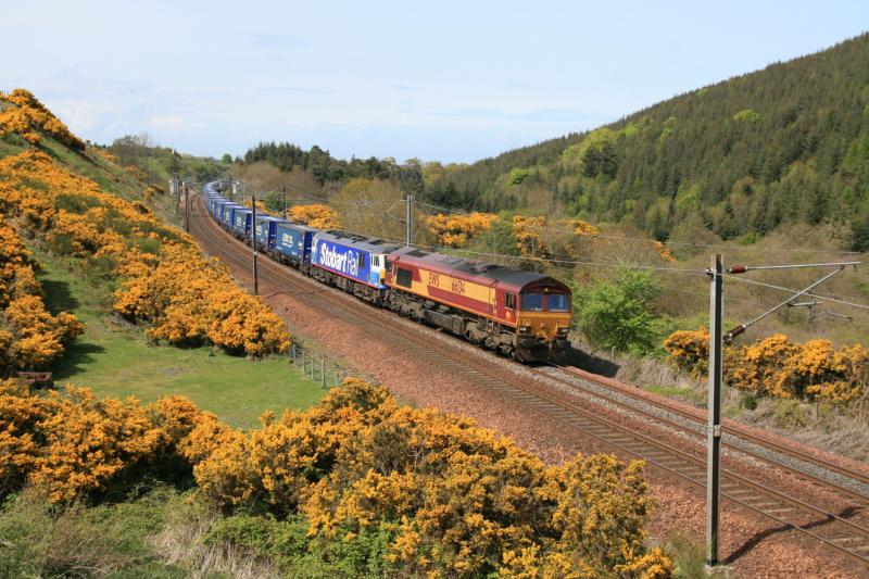 4M48 approaching Penmanshiel: 66134 + 92017 on 4M48 12.17 Mossend to Rugby approaching Penmanshiel on 16/05/2010.Pet cloud left west of Dunbar. Photo of 4M48 approaching Penmanshiel