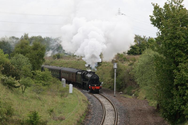 45407 on 1Z40: 45407 on 1Z40 09.54 Edinburgh to Ayr on the curve between Brunstane & Niddrie West Jct. on 16/05/2010 Photo of 45407 on 1Z40