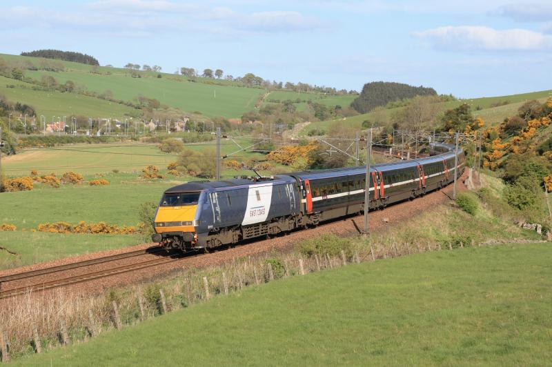 91111 at Houndwood: 91111 at Houndwood on 1S18 13.30 Kings Cross to Edinburgh on 15/05/2010. Photo of 91111 at Houndwood