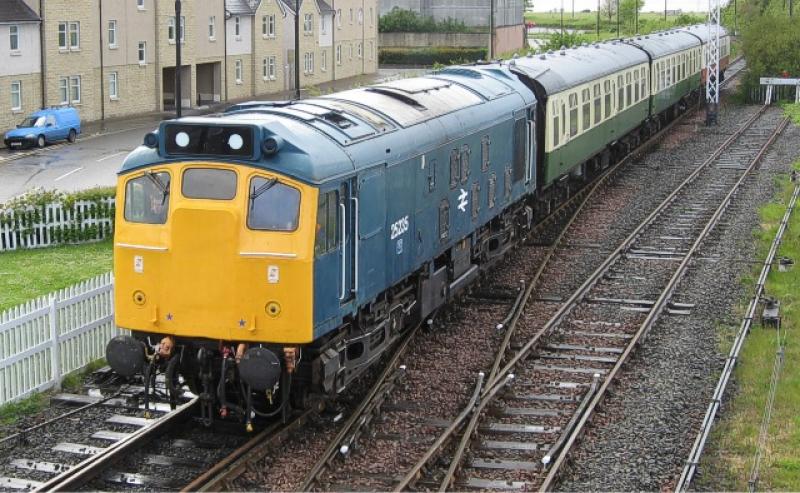 Photo of 25235 at Bo'ness