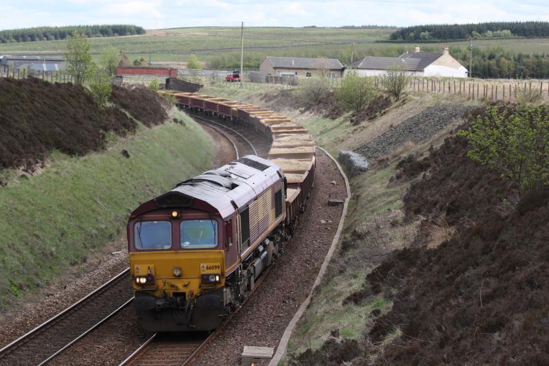 66099: 66099 on 6K working Sunday 16/5/10 12:57 approaching Fauldhouse. Photo of 66099