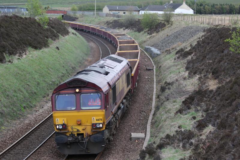 66178: 66178 6K working on Sunday 16/5/10 10:23 heading for Mossend. Photo of 66178