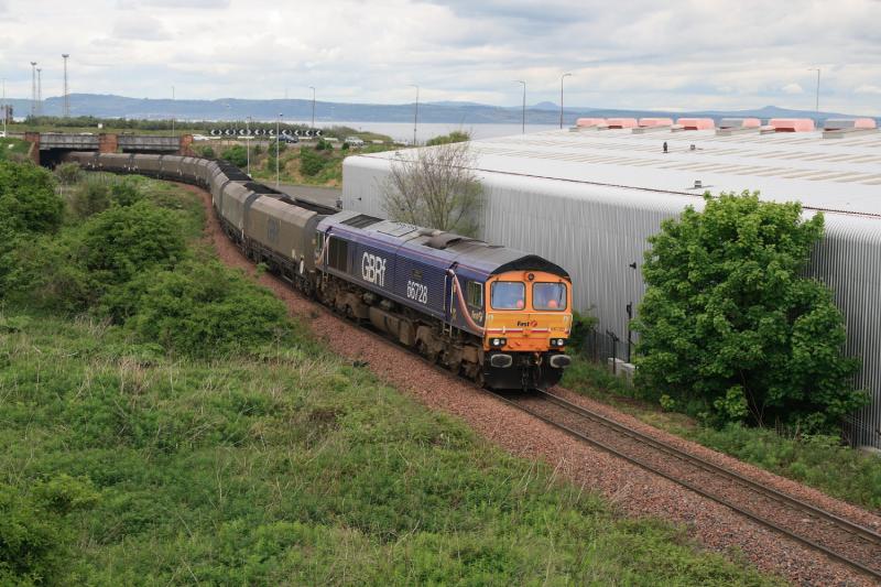 66728 at Seafield: 66728 between Seafield L/C & Portobello on 6N87 11.52 Leith to Drax Power Stn. Photo of 66728 at Seafield