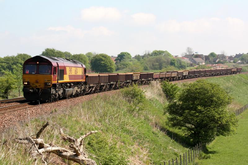 66134: 6K working on Sunday 23/5/10 passing Shotts on route to Mossend - 66134 Photo of 66134