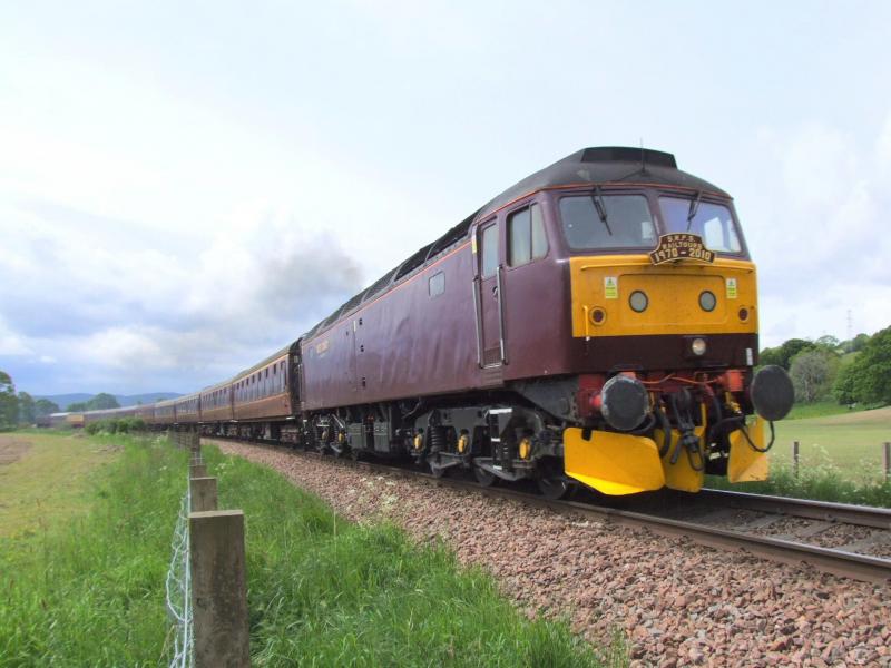 Before the Monsoon: 1Z47 SRPS North Berwick to Kyle of Lochalsh passing Beauly. 47 760 leading, 47 826 on the rear : 29/5/2010
(kenhammond.fotopic.net) Photo of Before the Monsoon
