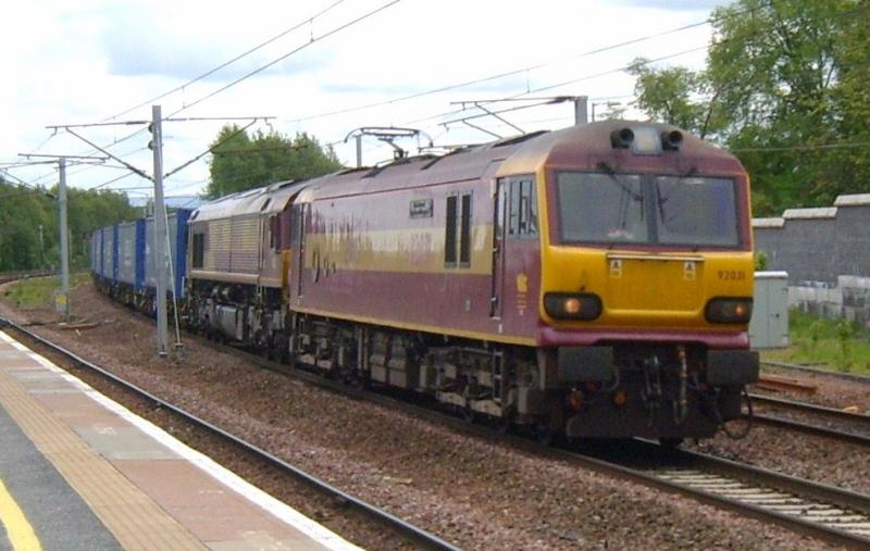 Tesco Express at Carstairs 4S43: 92031 and 66058 return north today, normal route, after their diversion on Sunday. Photo of Tesco Express at Carstairs 4S43