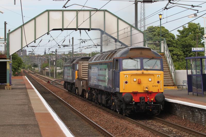 Flask train at Slateford: Pumping out the PDM, 57011 accelerates away from Slateford Junction with 57007 at the tail on 2 June 2010 Photo of Flask train at Slateford