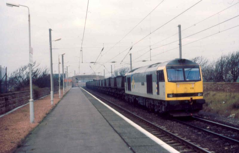 Ravenscraig bound: 60018 MOEL SIABOD at Ardrossan South Beach in November 1990 with a Hunterston to Ravenscraig No2 coal train. Photo of Ravenscraig bound