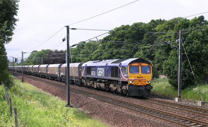 66724 with 6N87: 66724 Photo of 66724 with 6N87