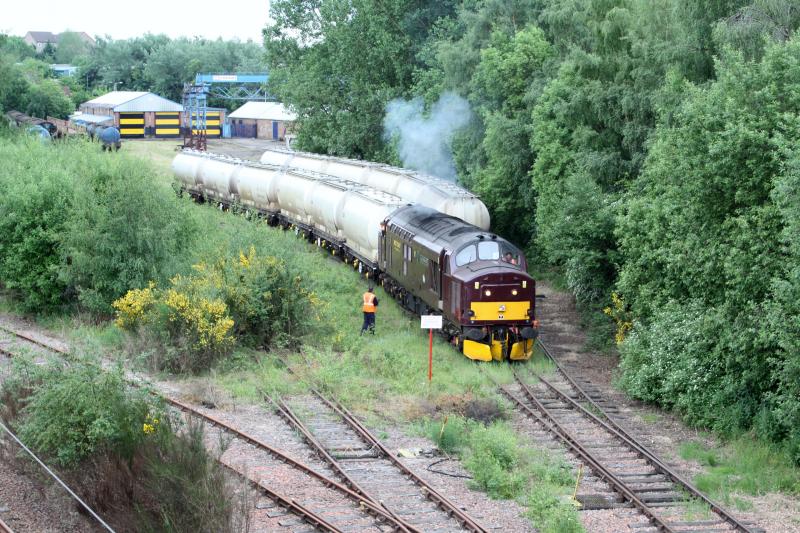 37676 : 37676 + 6 Repaired tanks leaving EG Steels yard in Hamilton. Sunday 6/6/10 19:56 Photo of 37676