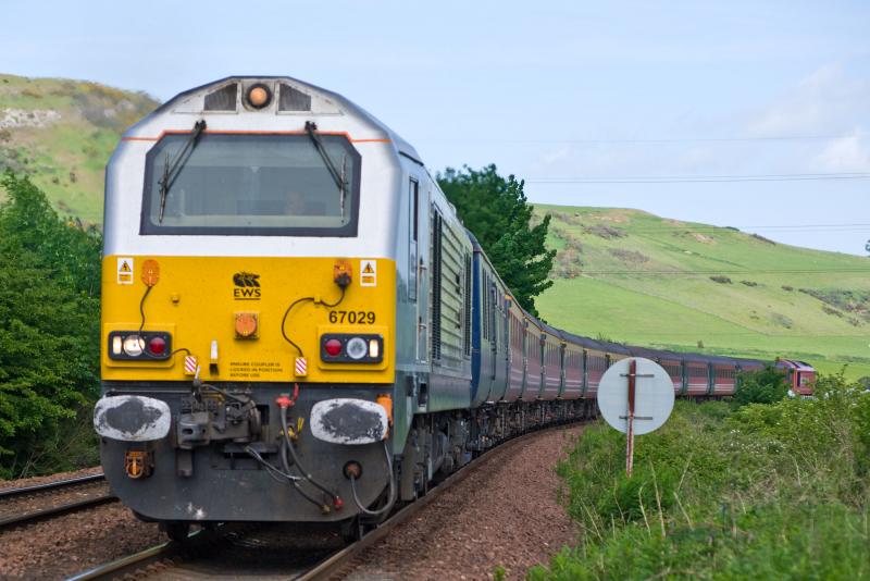 67029/67018: 67029 heads south at Forgandenny with 1Z24 to Nuneaton, 67018 is on the rear. 18/06/10 Photo of 67029/67018