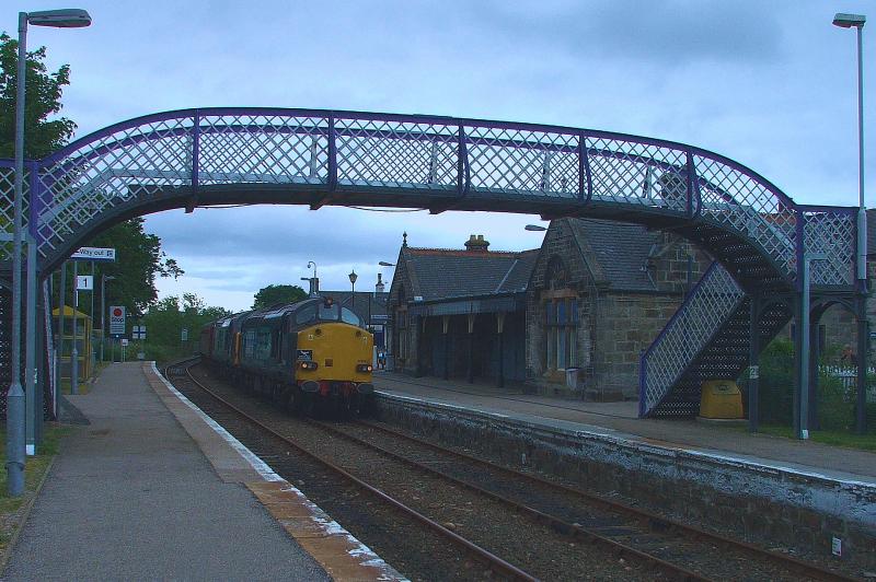 37608/610 IZ39 Inverness-Thurso at Brora 20th June 2010: 37608 leading into Brora on a very dull (but typical Sutherland!) day. Photo of 37608/610 IZ39 Inverness-Thurso at Brora 20th June 2010