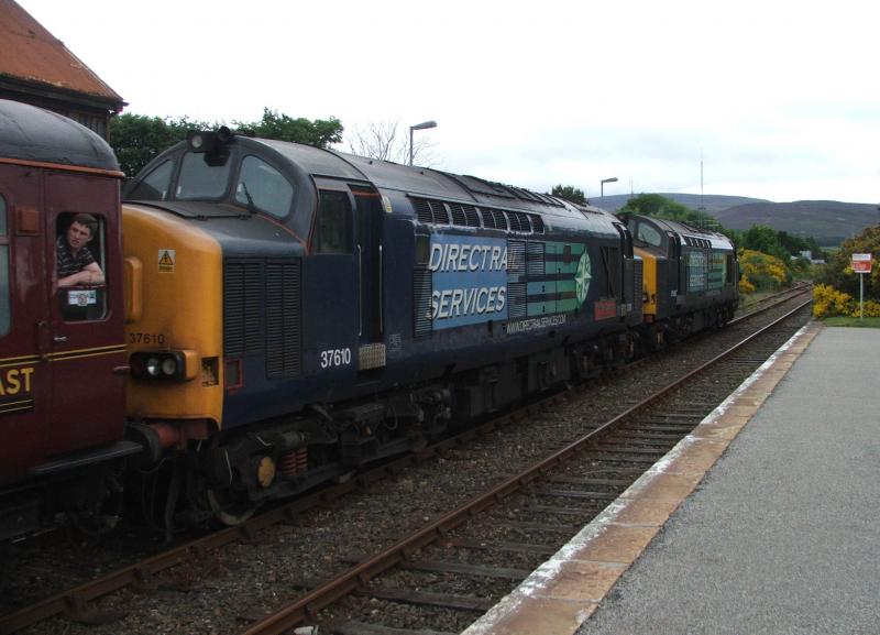 37608/610 IZ39 Inverness-Thurso at Brora 20th June 2010: Waiting for signal to head North to Helmsdale and beyond. Photo of 37608/610 IZ39 Inverness-Thurso at Brora 20th June 2010